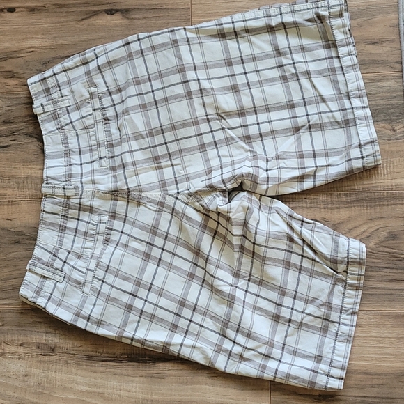 Mens Plaid Shorts - Picture 4 of 4